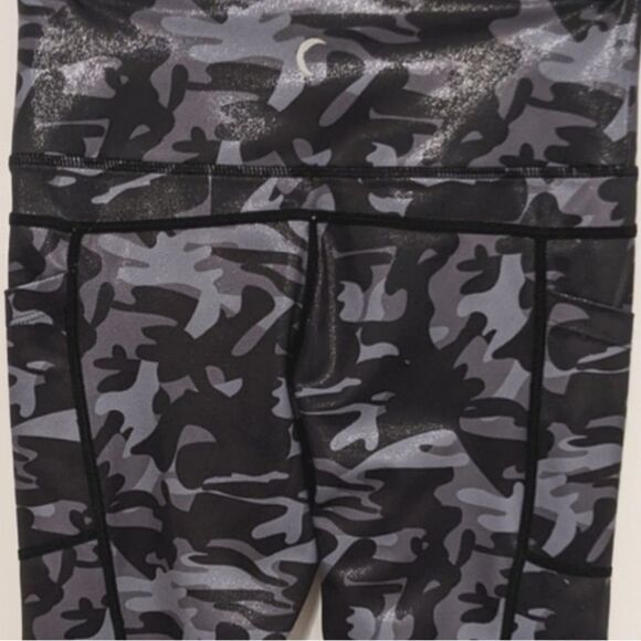 ZYIA Light n Tight Crop Leggings - Picture 9 of 9